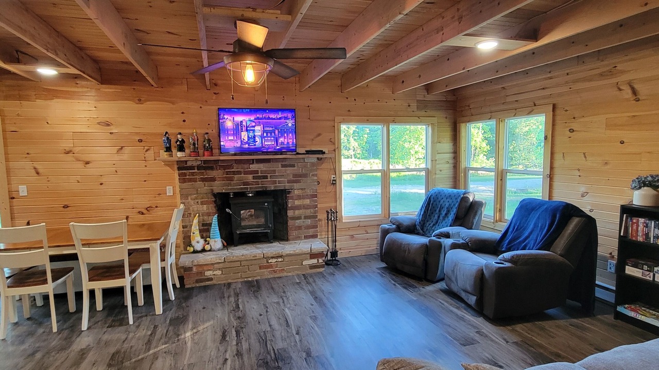 Photo of Livingroom in Deep River Township