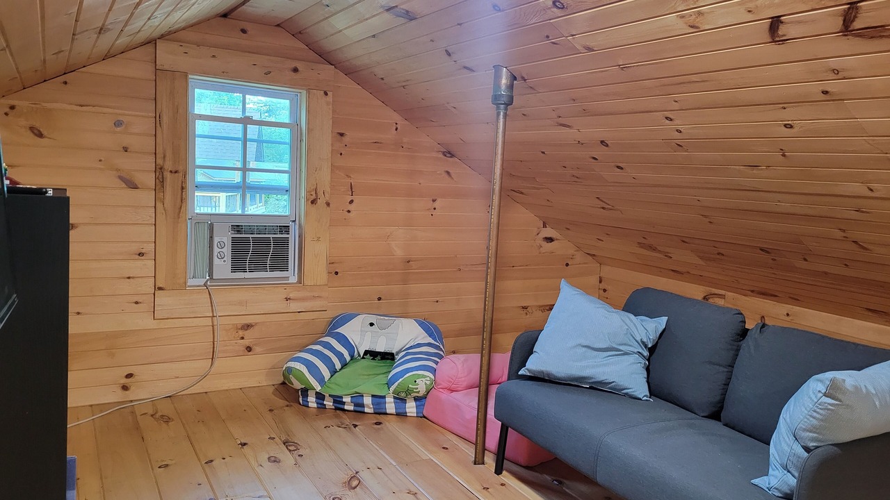 Photo of Livingroom in Deep River Township