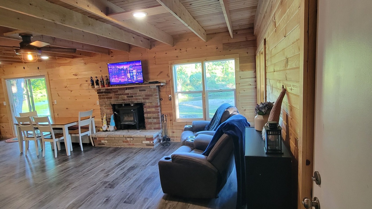 Photo of Livingroom in Deep River Township