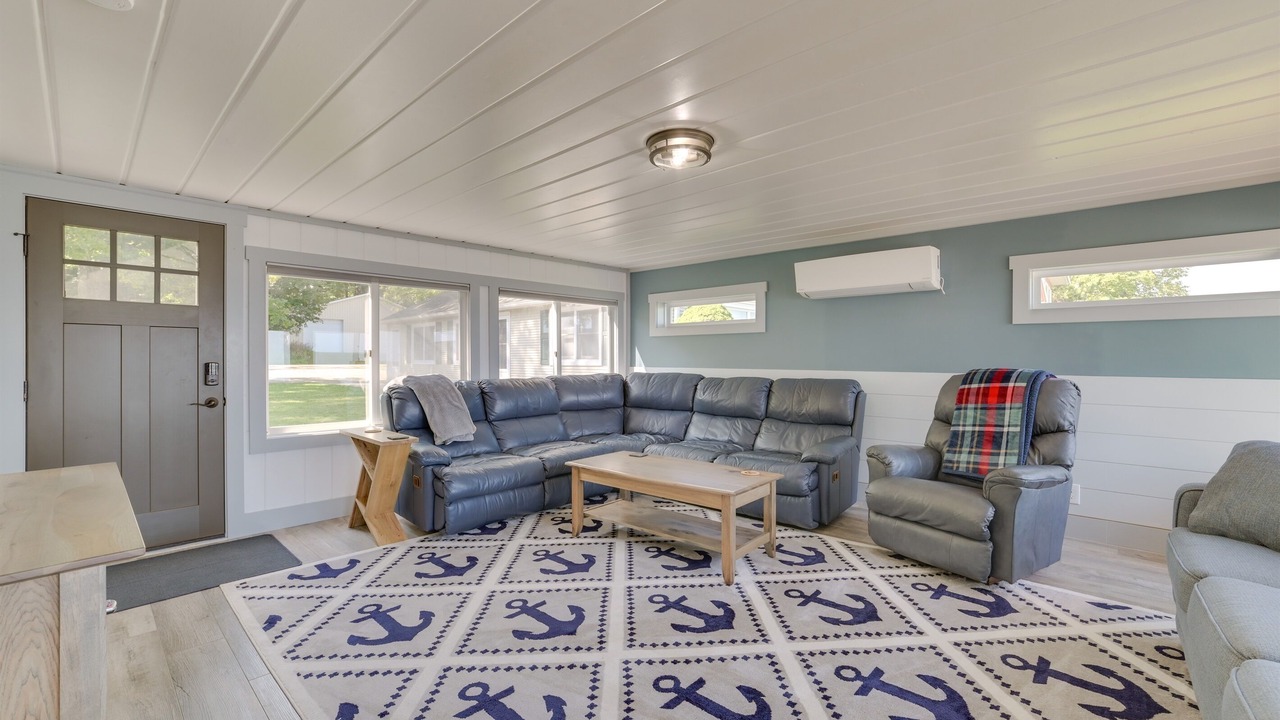Photo of Livingroom in Higgins Lake