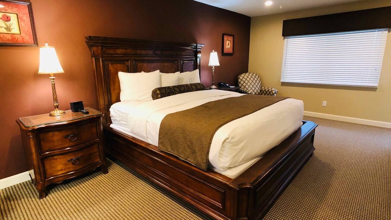 Photo of Bedroom in Acme