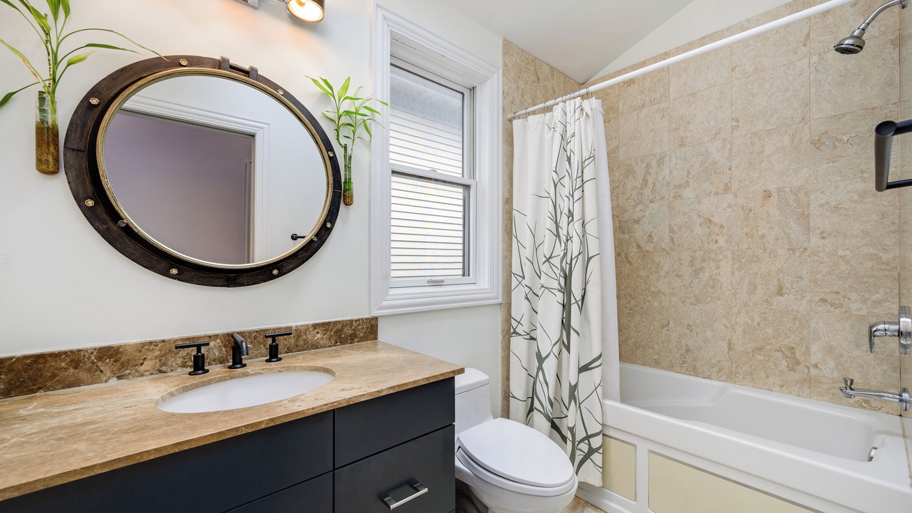Photo of Bathroom in Palmer Square