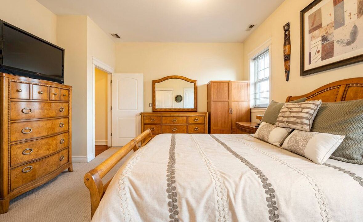 Photo of Bedroom in Kenwood