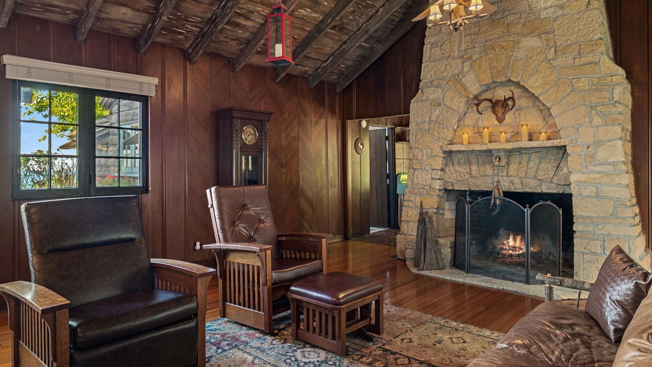 Photo of Livingroom in Beverly Shores