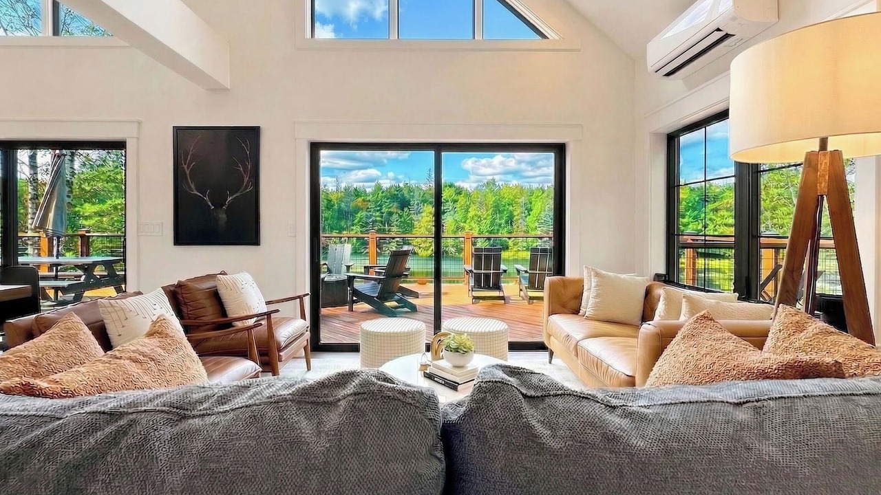 Photo of Livingroom in Cornell