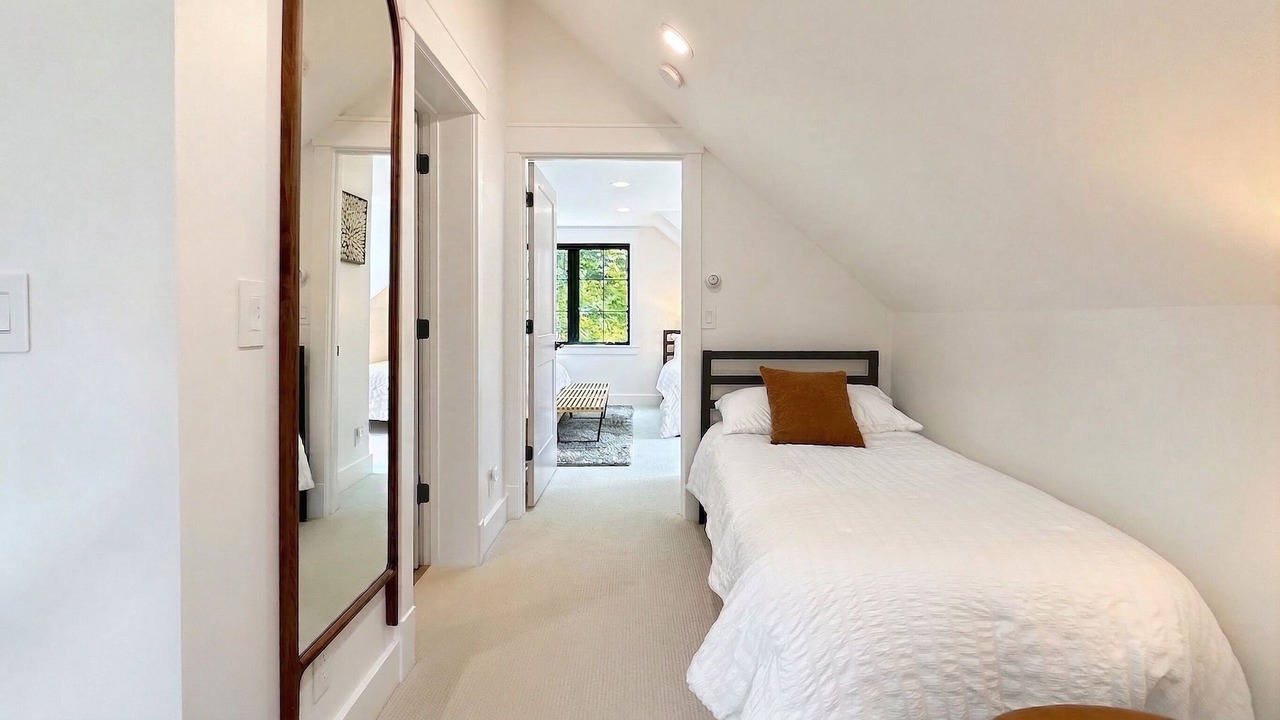Photo of Bedroom in Cornell