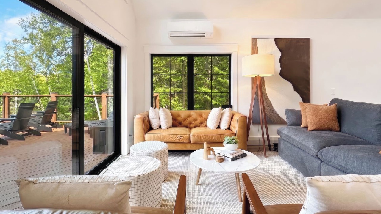 Photo of Livingroom in Cornell