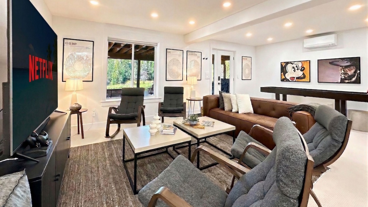 Photo of Livingroom in Cornell
