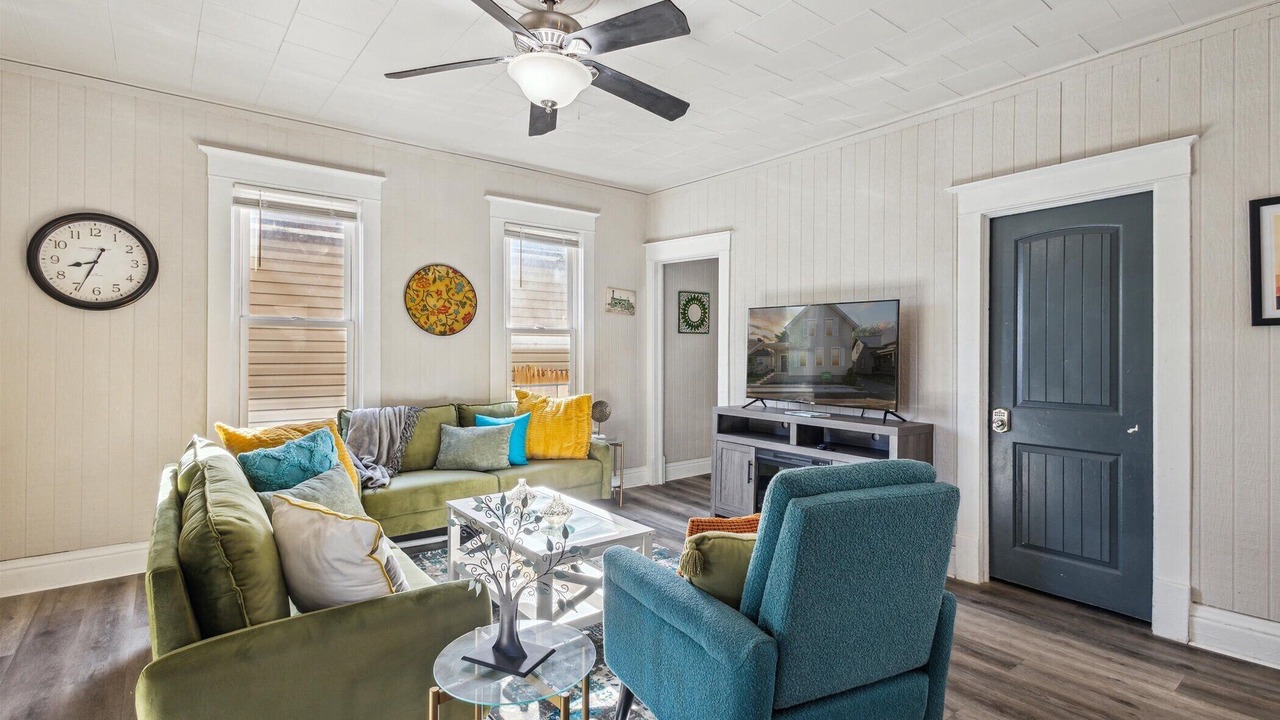 Photo of Livingroom in Michigan City