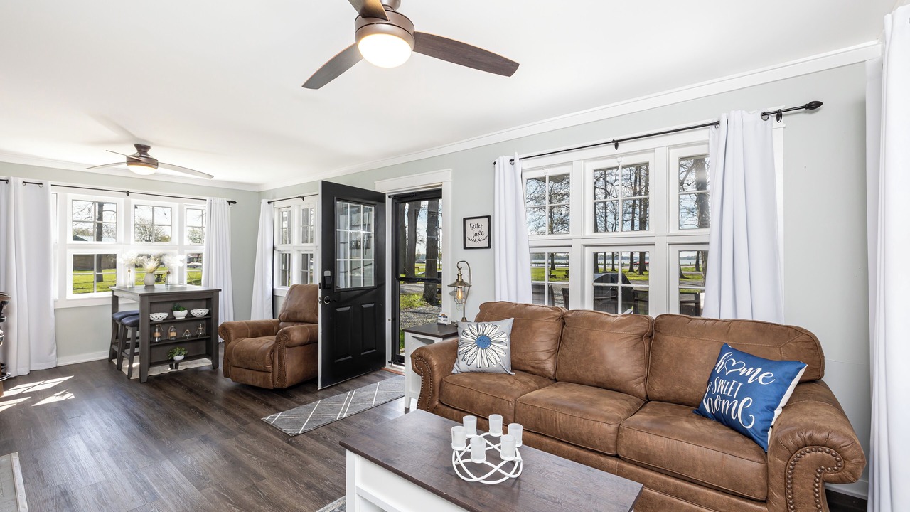 Photo of Livingroom in Lakeview