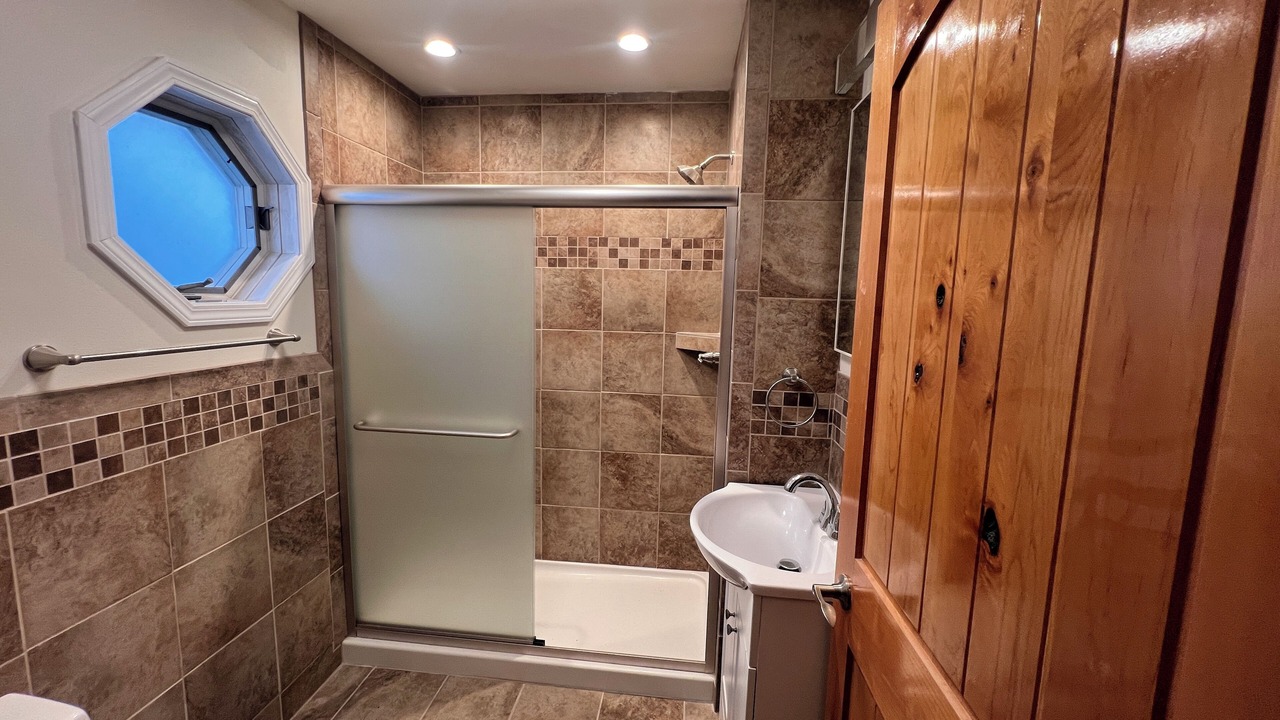 Photo of Bathroom in Oak Harbor