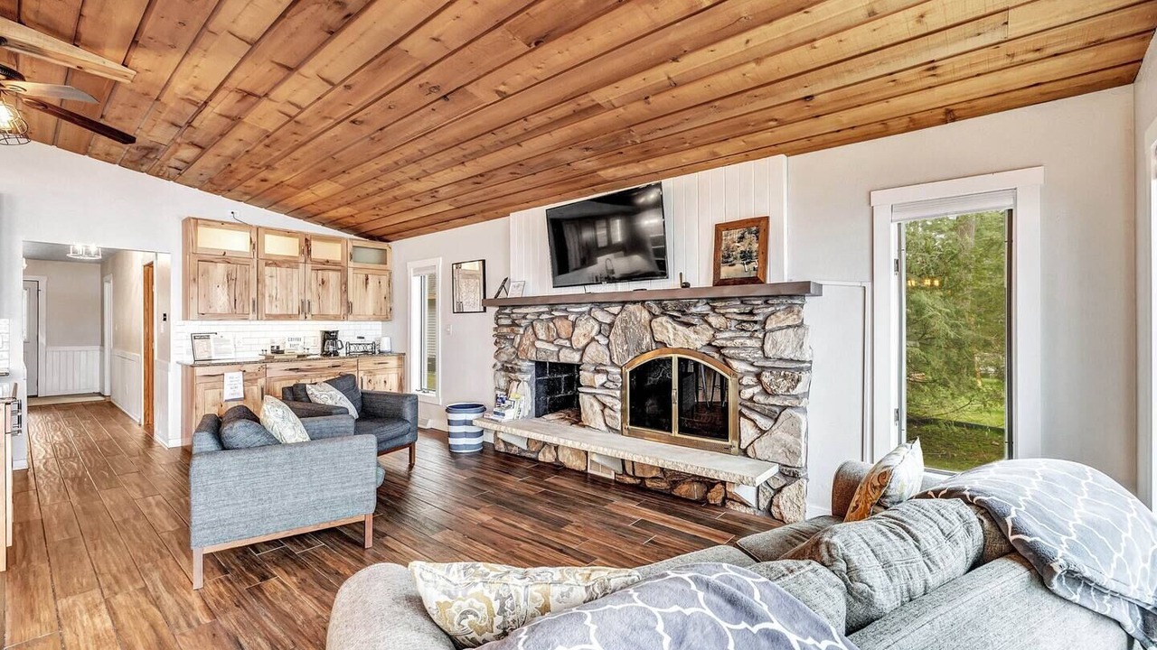 Photo of Livingroom in Brazeau