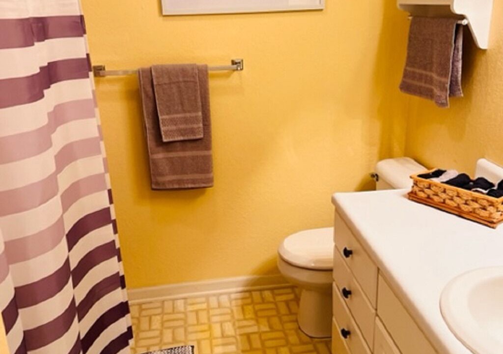 Photo of Bathroom in Oak Harbor