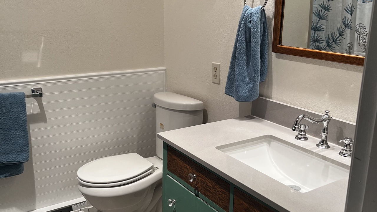 Photo of Bathroom in Oak Harbor