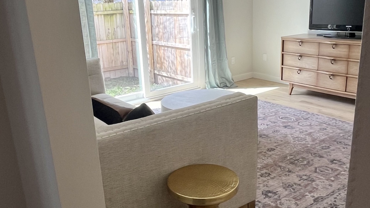 Photo of Livingroom in Whitehouse