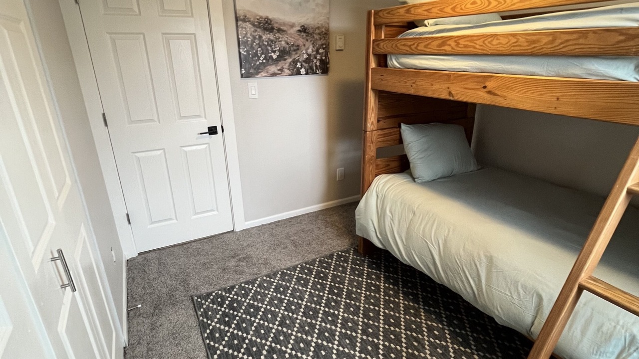 Photo of Bedroom in Whitehouse