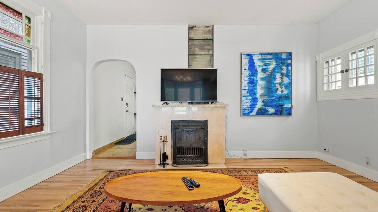 Photo of Livingroom in Bankview