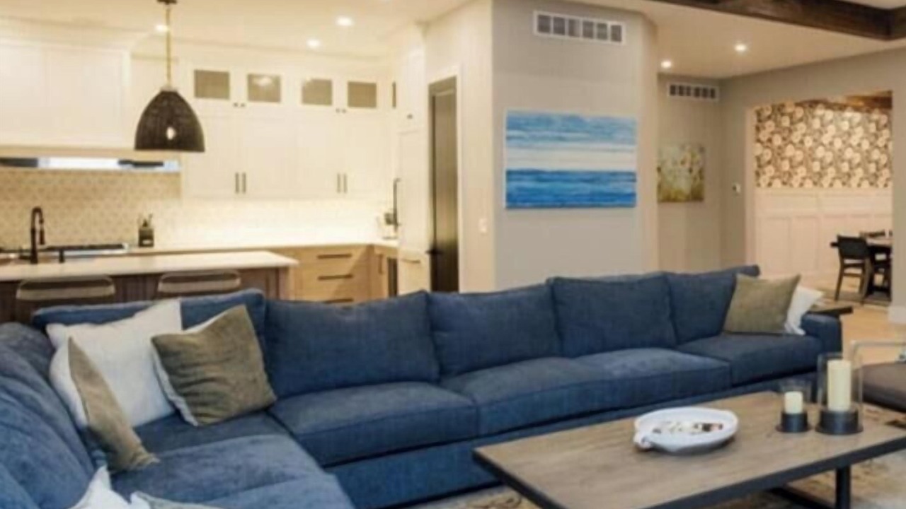 Photo of Livingroom in Grand Beach