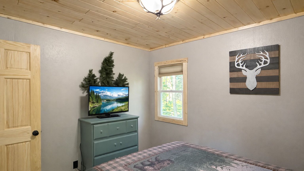 Photo of Bedroom in Lake Arrowhead