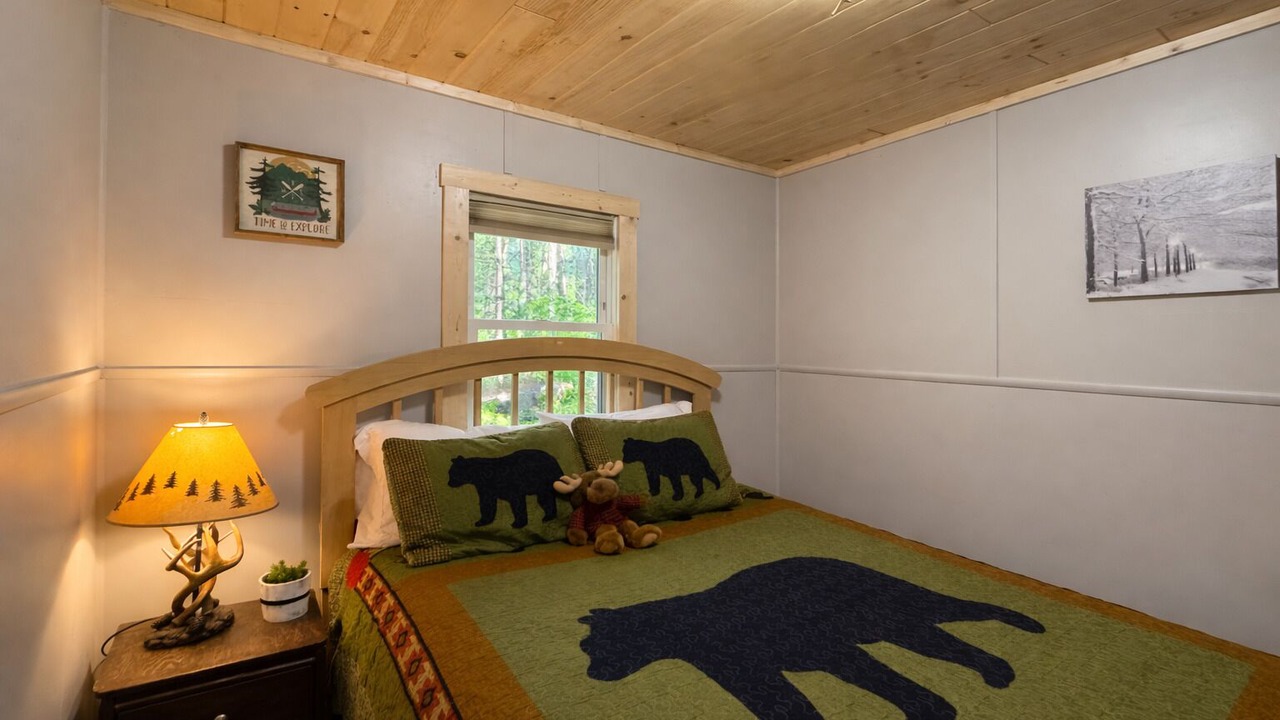 Photo of Bedroom in Lake Arrowhead