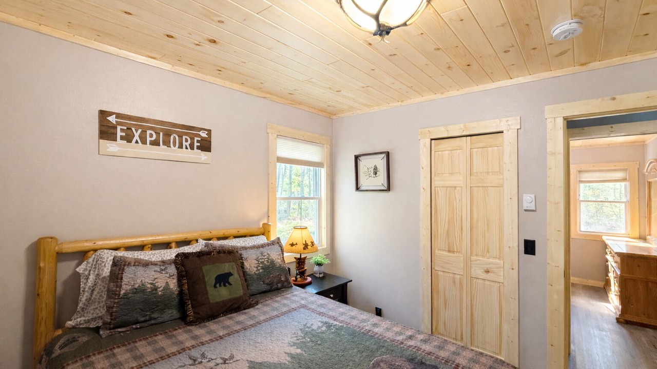 Photo of Bedroom in Lake Arrowhead