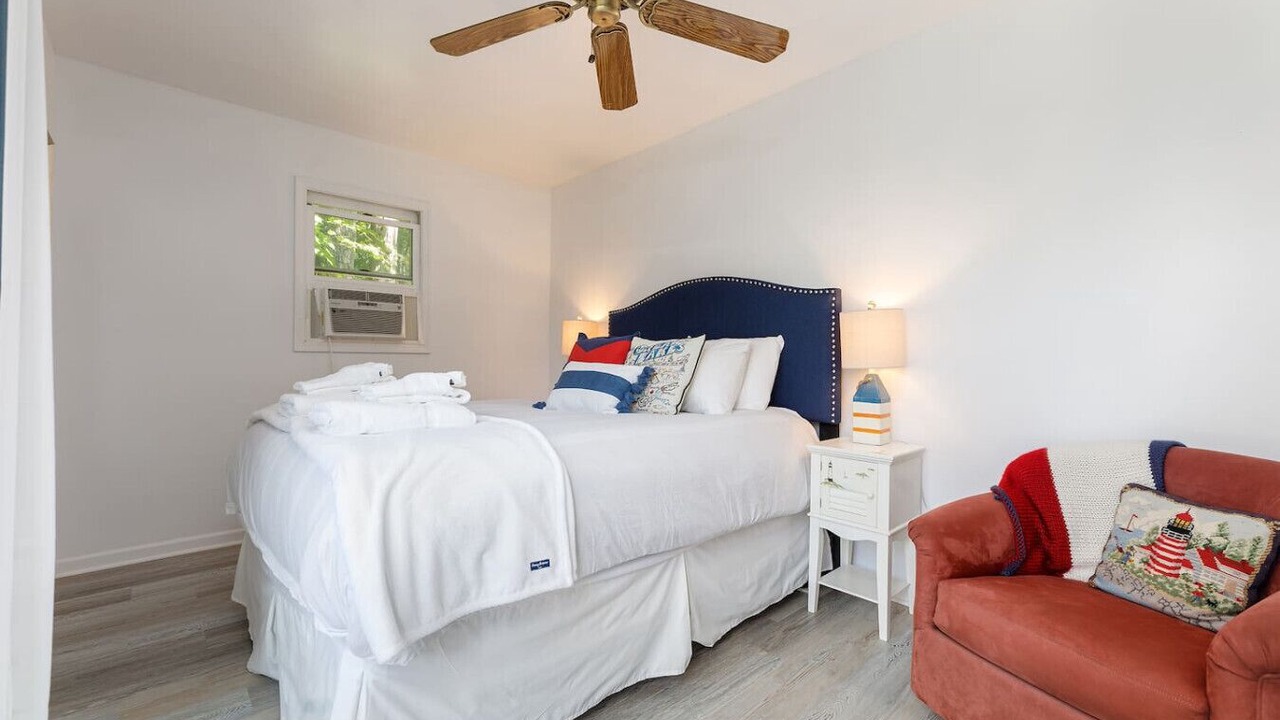 Photo of Bedroom in Acme