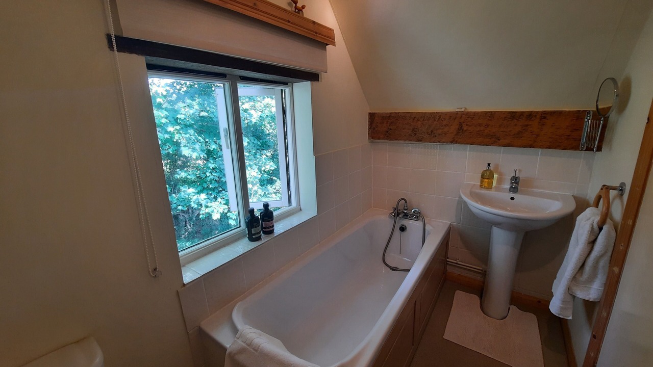 Photo of Bathroom in Temple Guiting