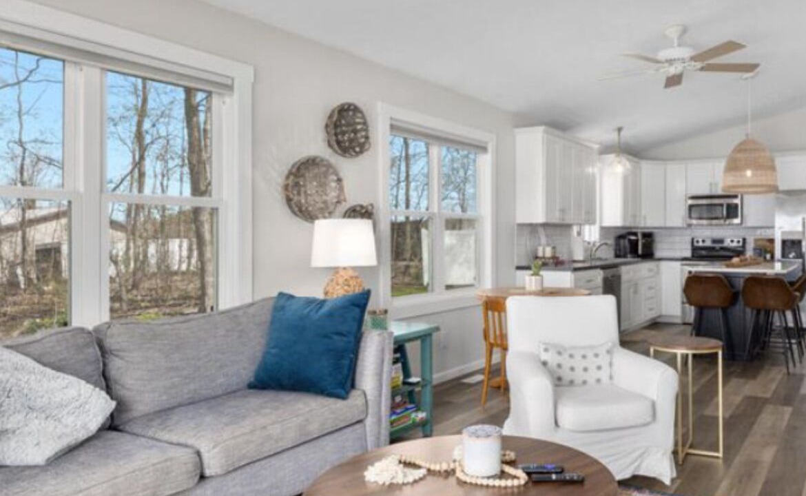 Photo of Livingroom in Coral