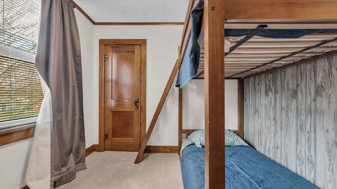 Photo of Bedroom in Caseville
