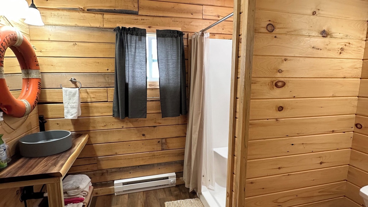 Photo of Bathroom in Oak Harbor