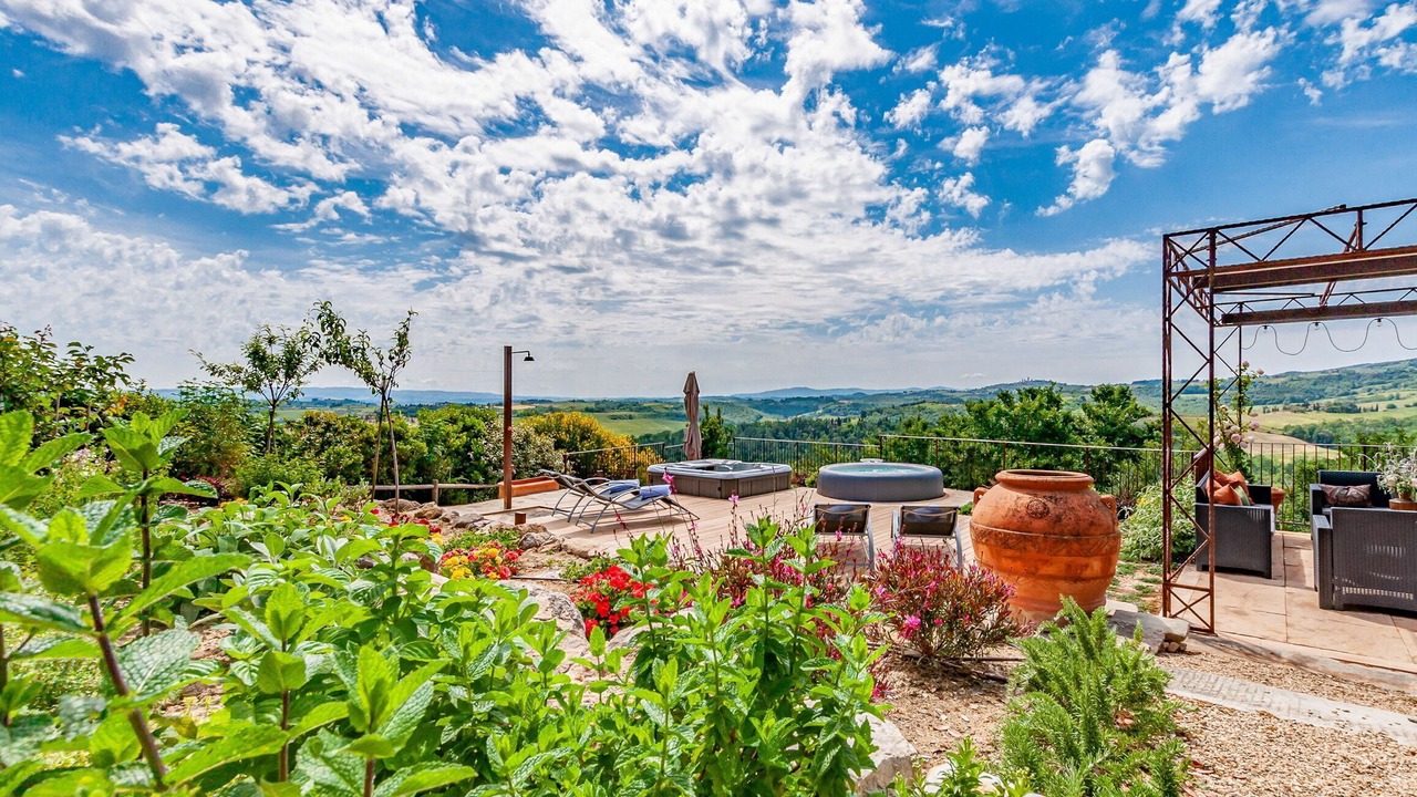 Photo of Patio Balcony in Villa del Monte