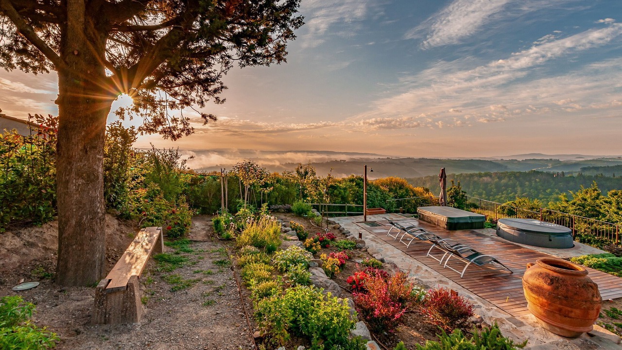 Photo of Patio Balcony in Villa del Monte