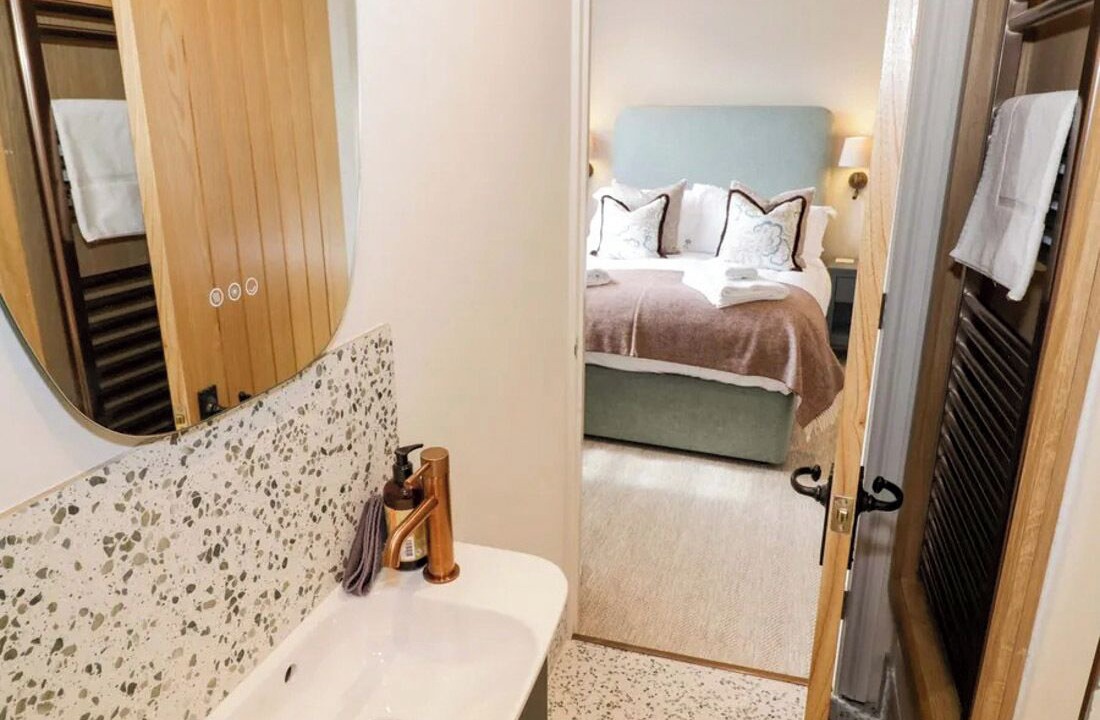 Photo of Bedroom in Broadway