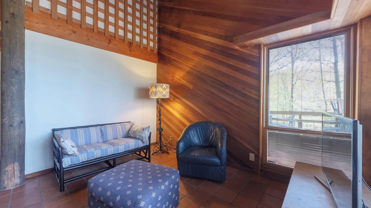 Photo of Livingroom in Covert