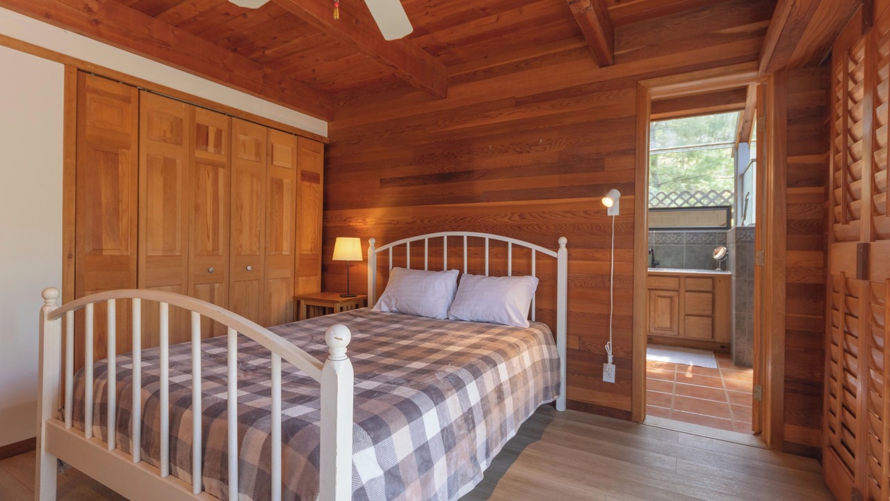 Photo of Bedroom in Covert