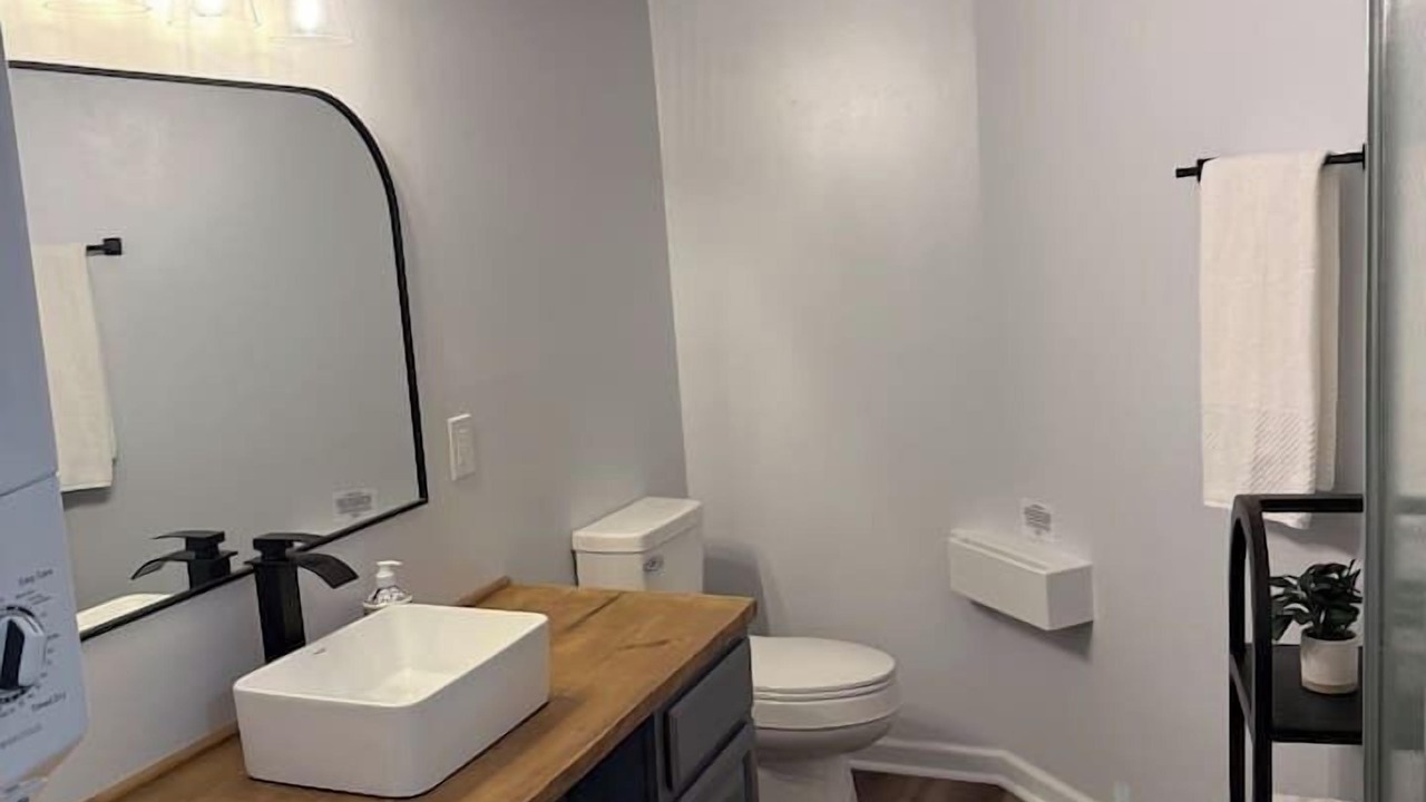 Photo of Bathroom in Oak Harbor