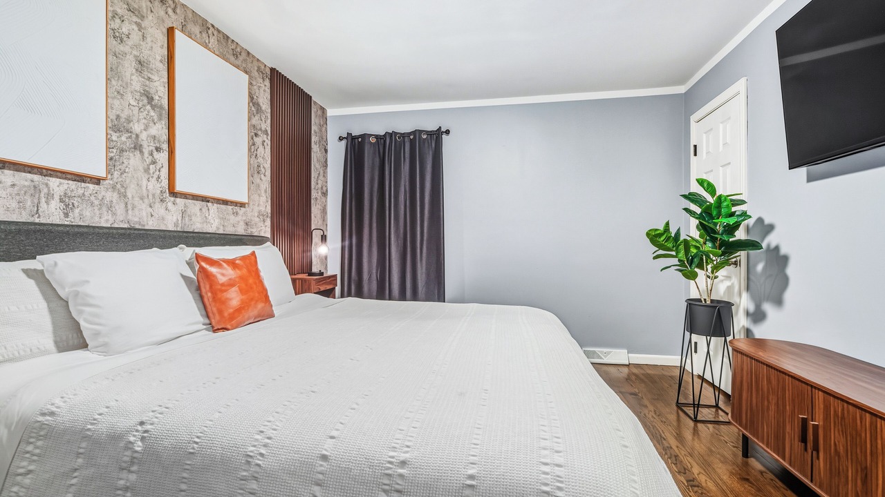 Photo of Bedroom in Burbank