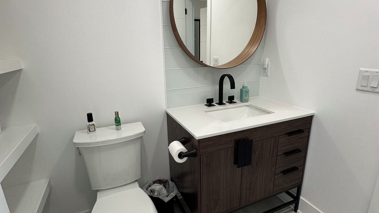 Photo of Bathroom in Lakeview