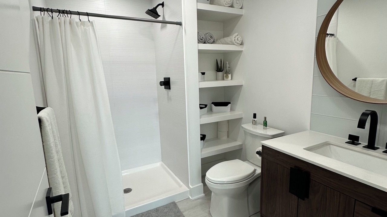 Photo of Bathroom in Lakeview