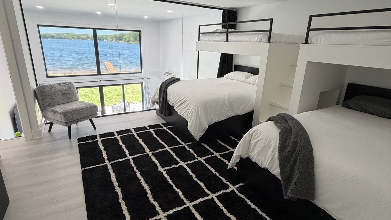 Photo of Bedroom in Lakeview