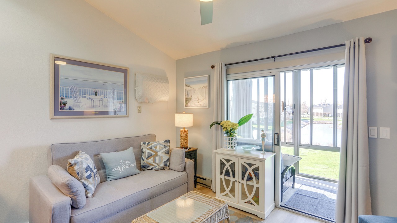 Photo of Livingroom in Oak Harbor