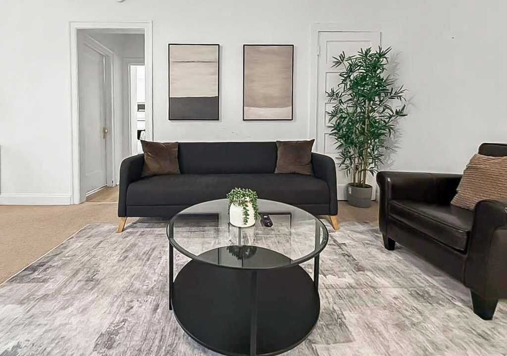 Photo of Livingroom in East Hyde Park