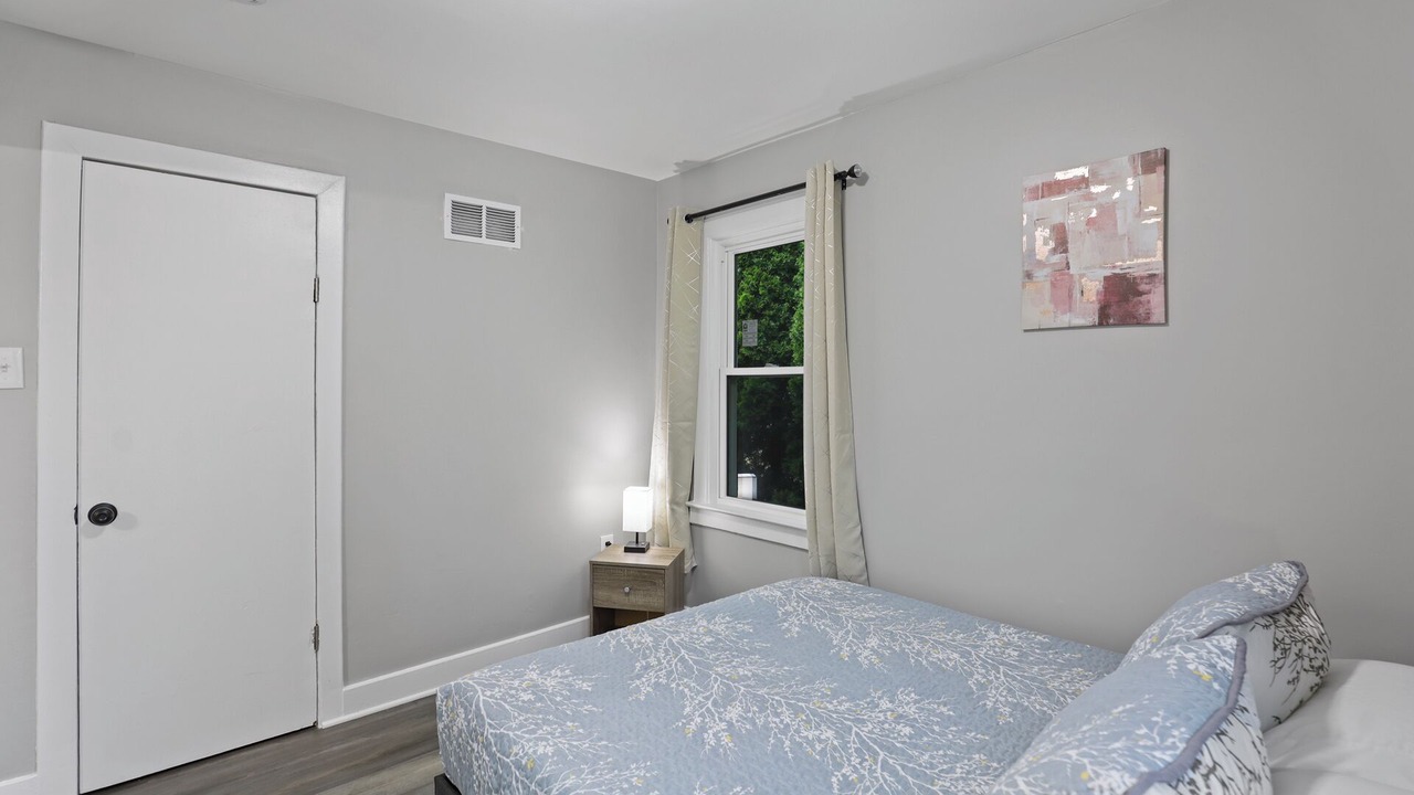Photo of Bedroom in Fullersburg