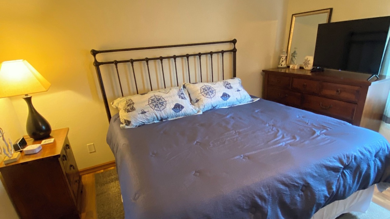 Photo of Bedroom in Oak Harbor