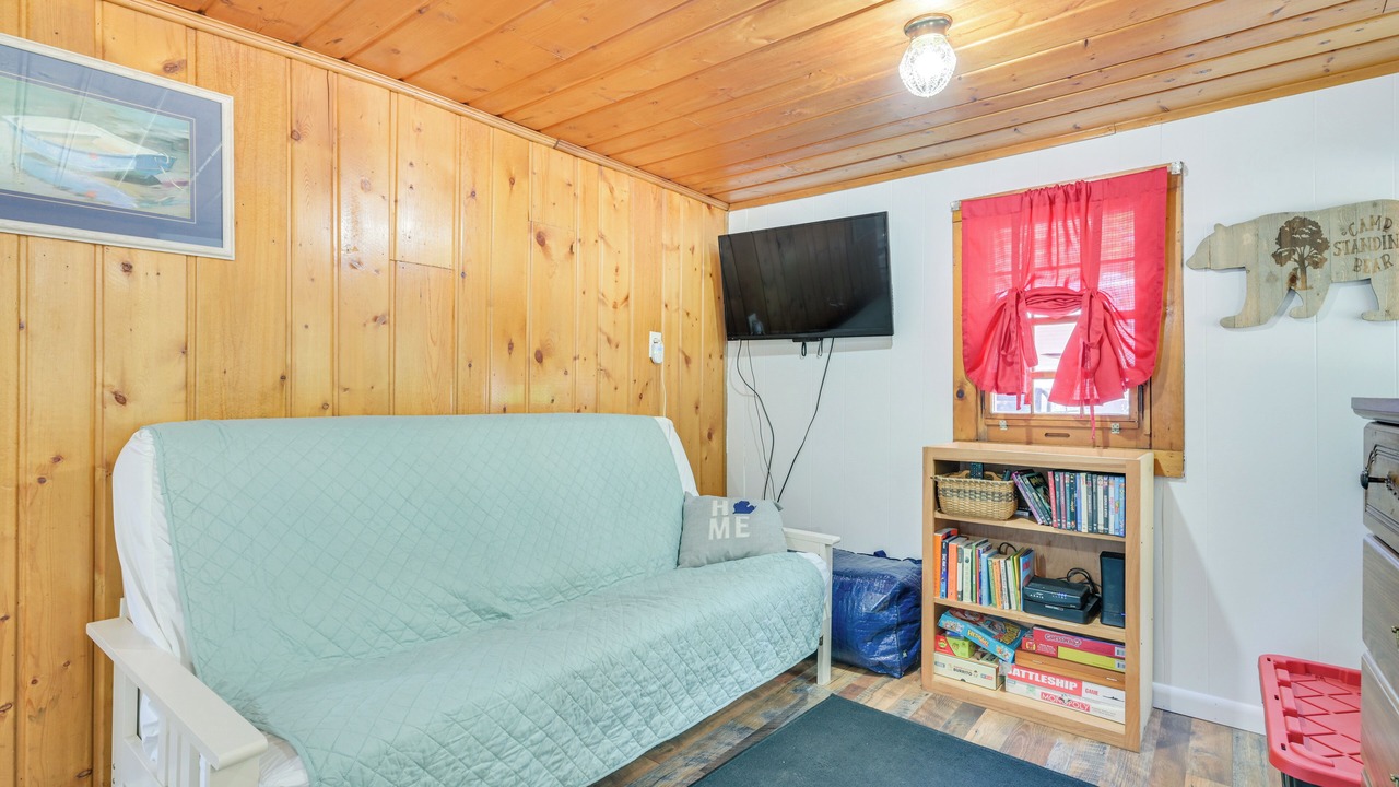 Photo of Bedroom in Higgins Lake