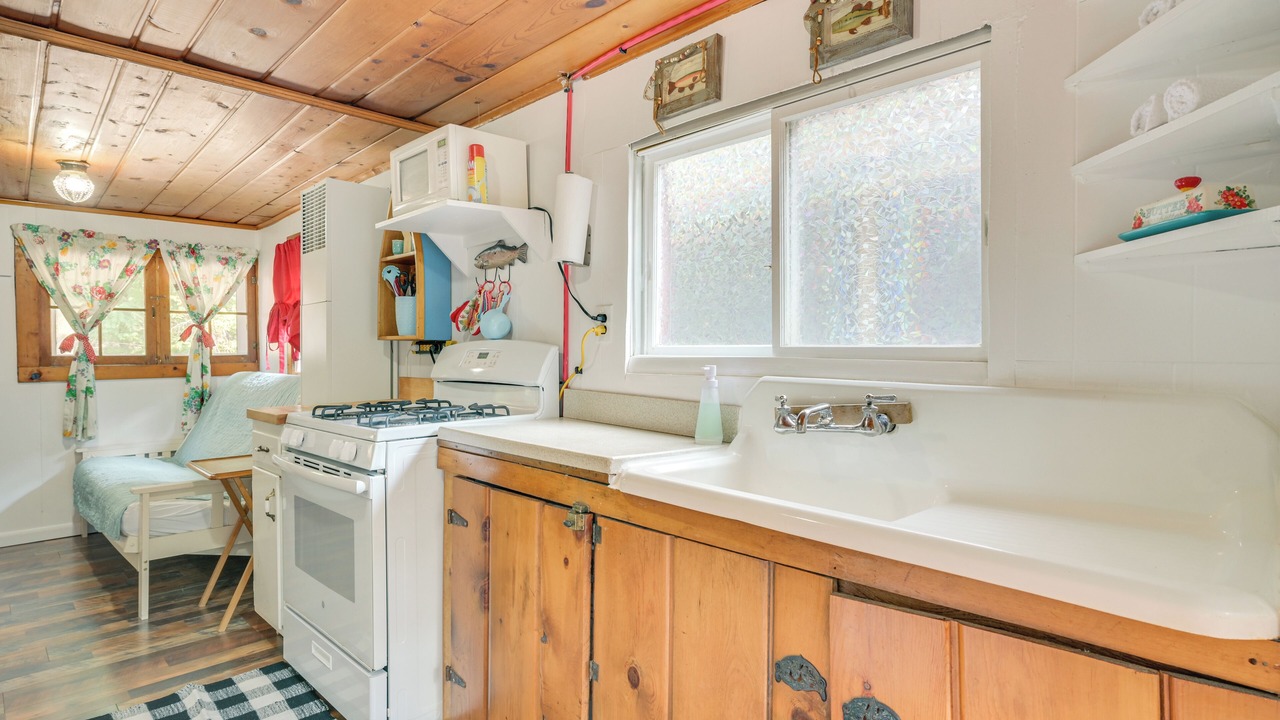 Photo of Kitchen in Higgins Lake