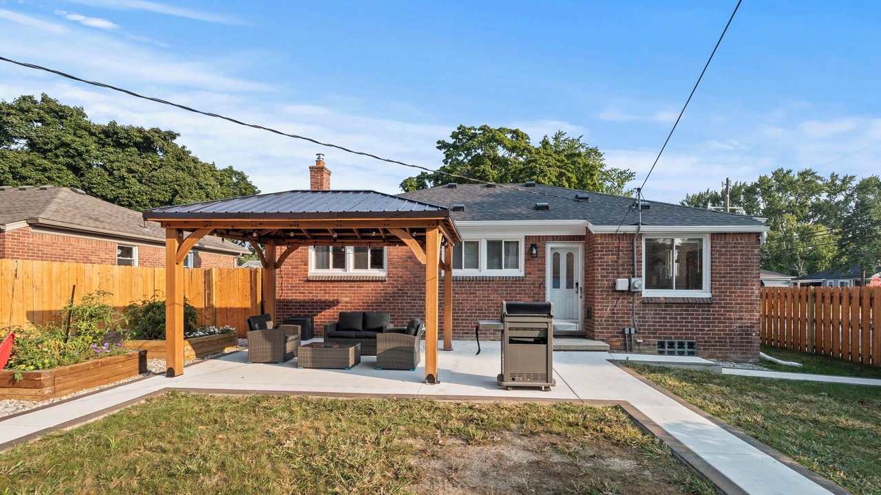 Photo of Outdoor in Royal Oak