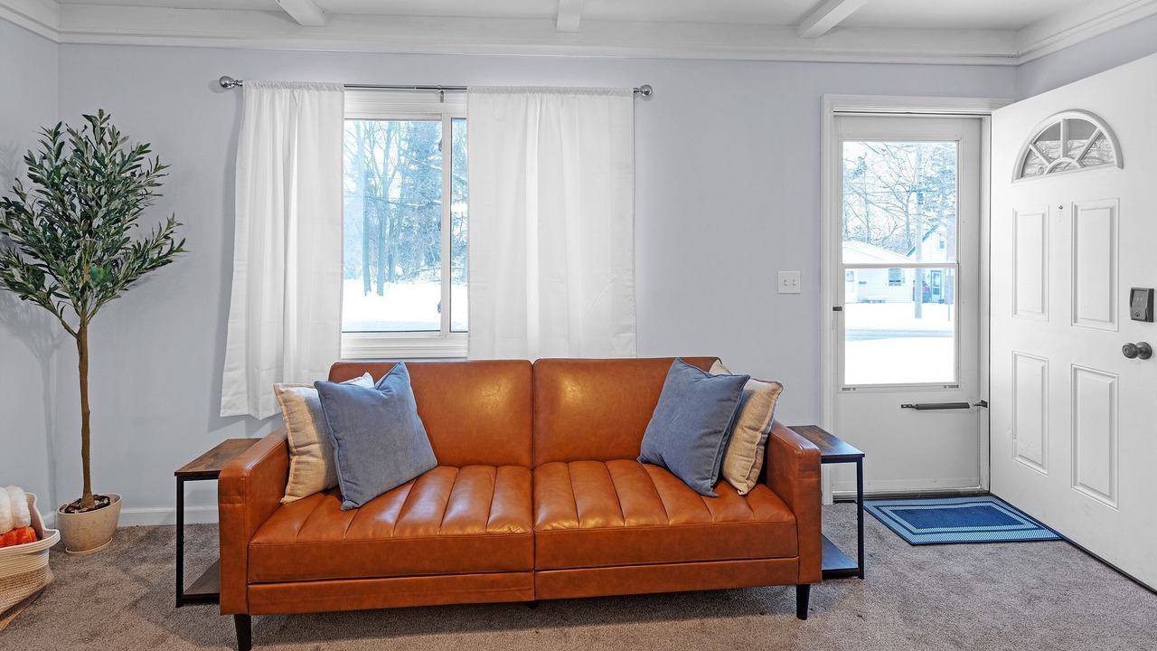 Photo of Livingroom in Lansing