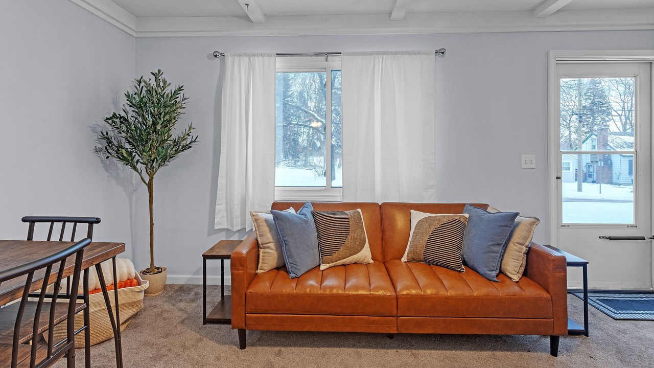 Photo of Livingroom in Lansing