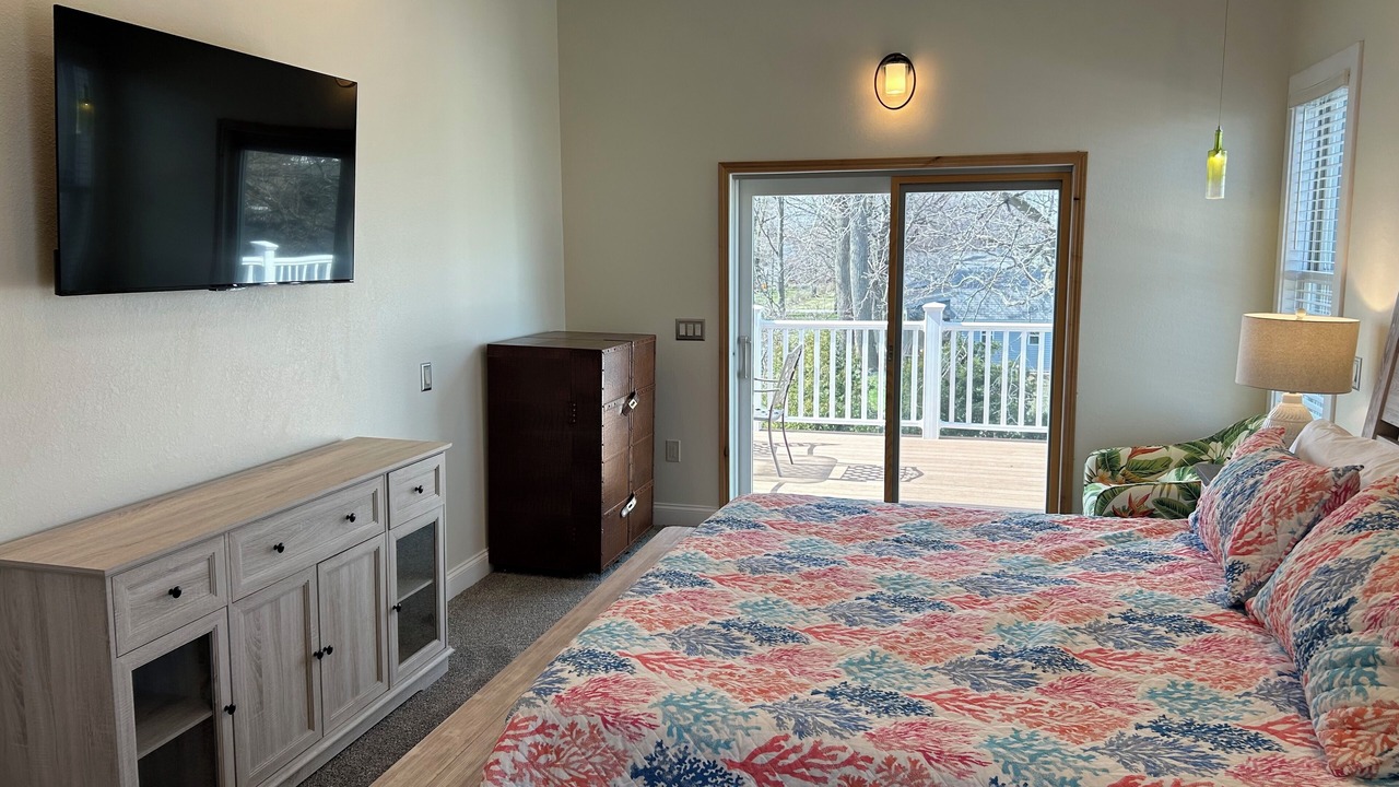 Photo of Bedroom in Oak Harbor
